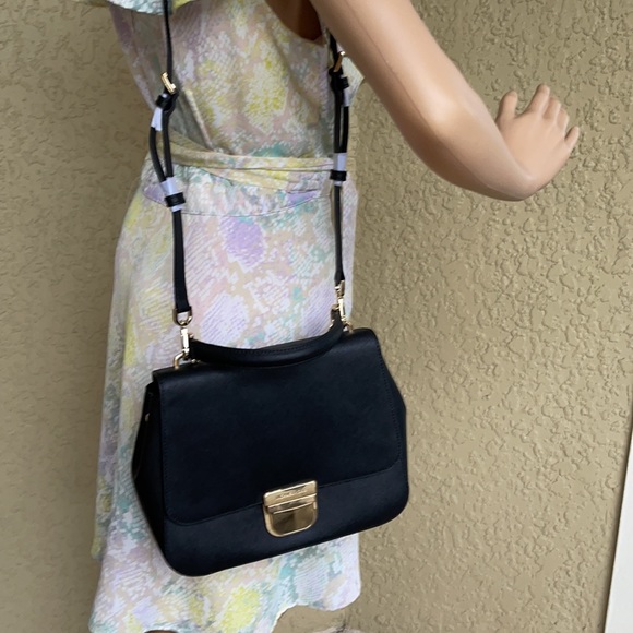 Michael Kors Bridgette MD TH Messenger Black - Picture 13 of 16